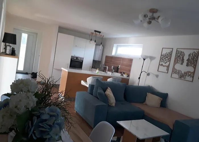 3 Izbovy Rd - Bungalow