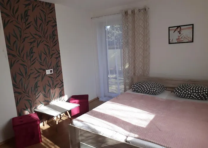 3 Izbovy Rd - Bungalow